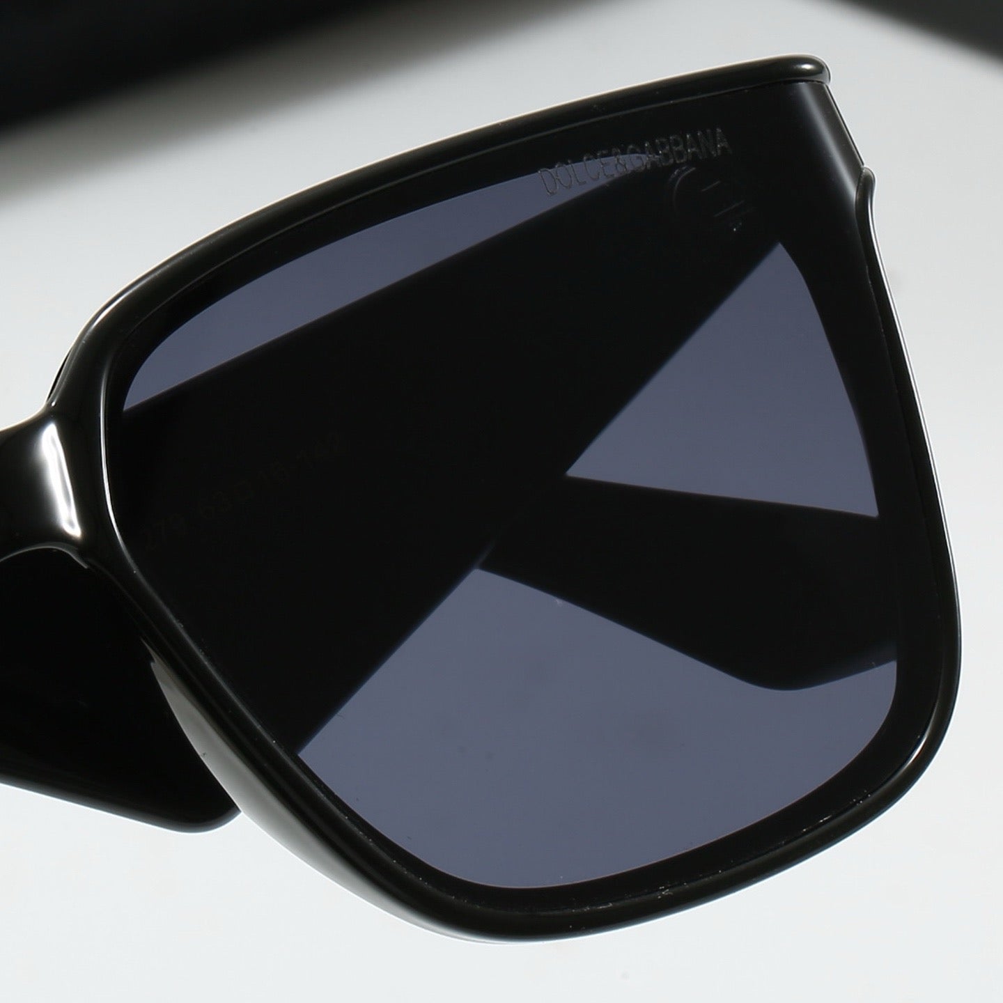 6 colors of fashionable and popular triangle-leg sunglasses  4258