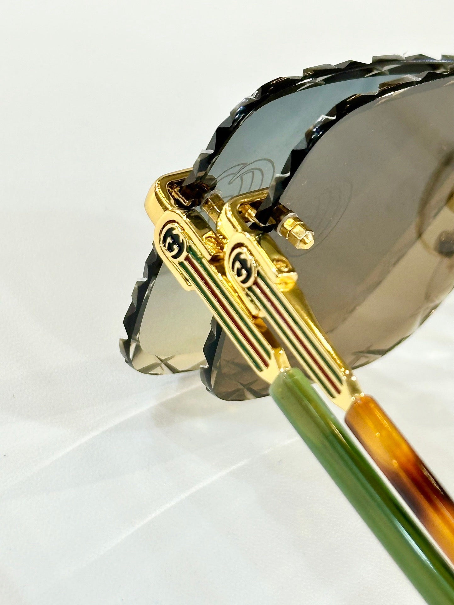 New rimless cut lens sunglasses