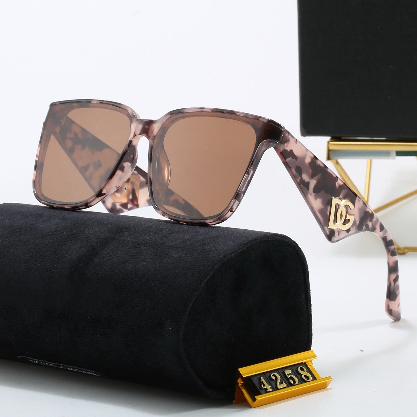 6 colors of fashionable and popular triangle-leg sunglasses  4258