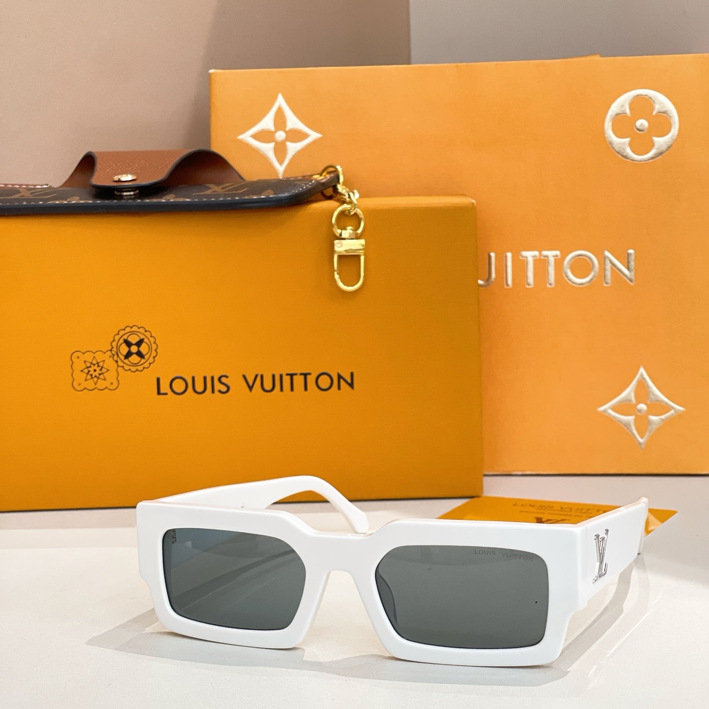 Full frame square sunglasses