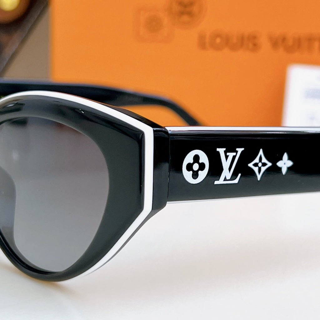 A classic shape with a striking contrast of colors, highlighting the ingenuity of the design