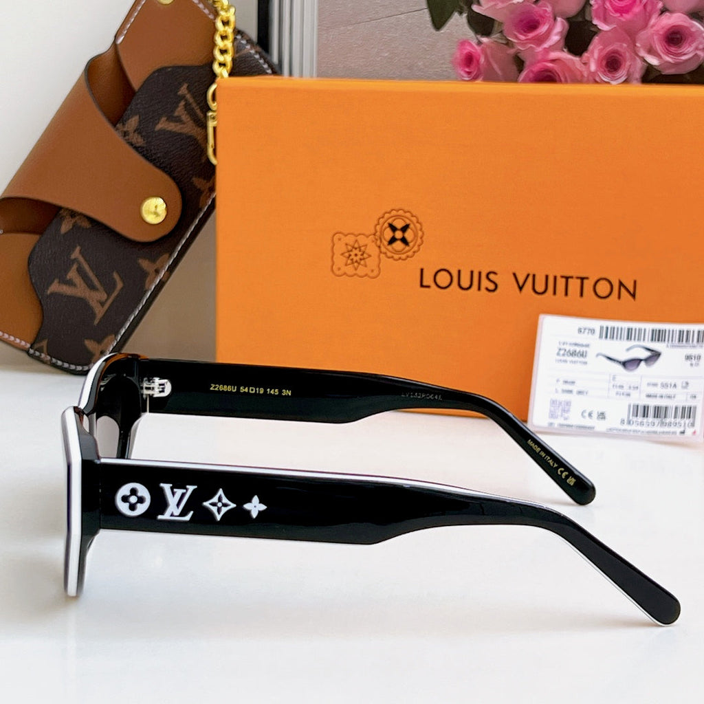 A classic shape with a striking contrast of colors, highlighting the ingenuity of the design