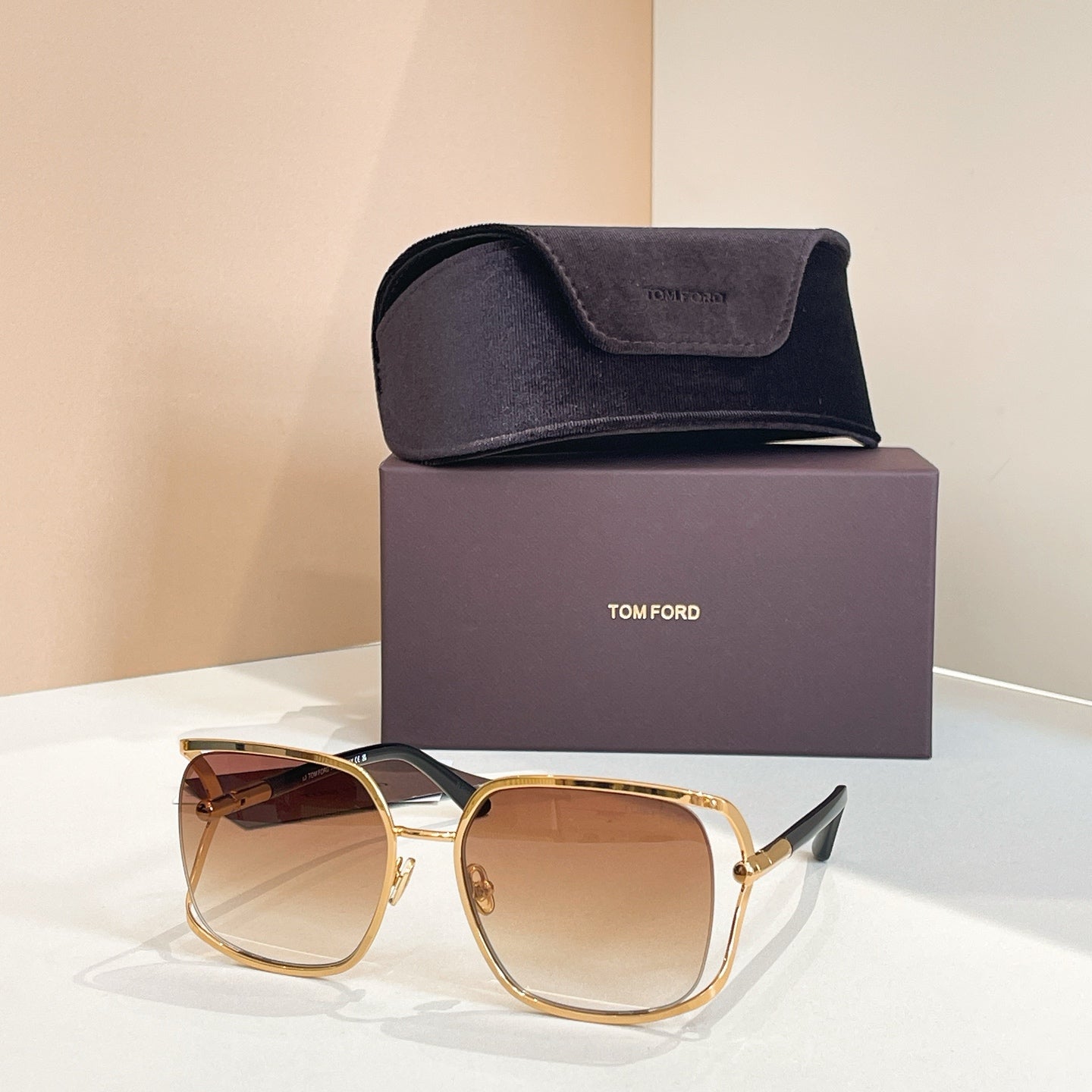 New hollow design sunglasses