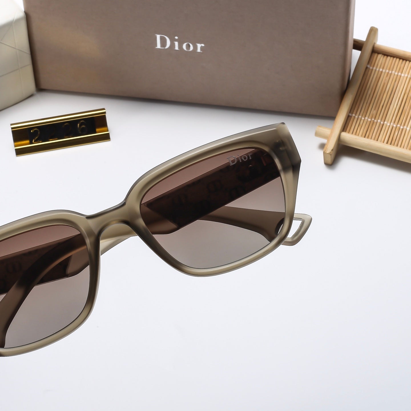 7 Colors Classic Trendy Sunglasses 2226