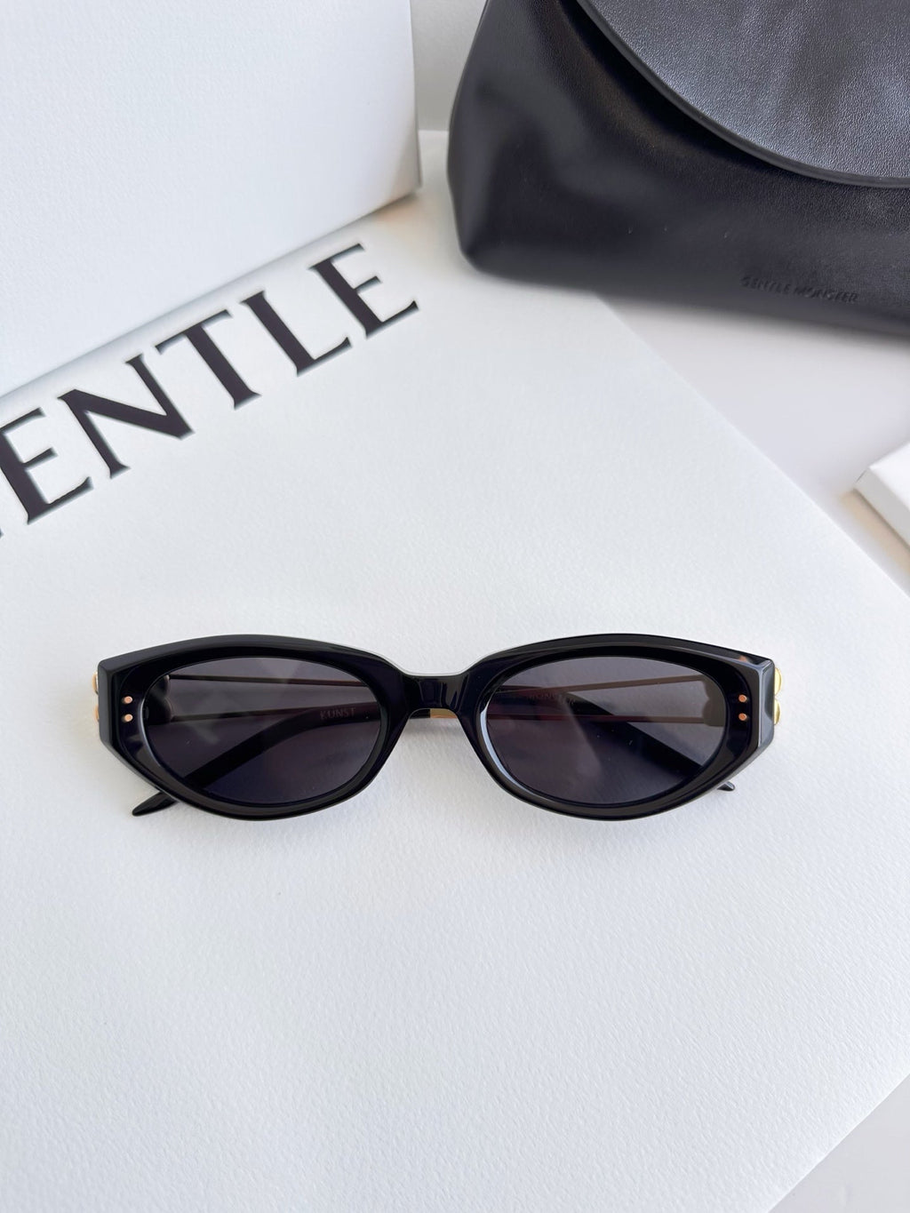 Cat-eye sunglasses with high-definition nylon lenses and metal temples