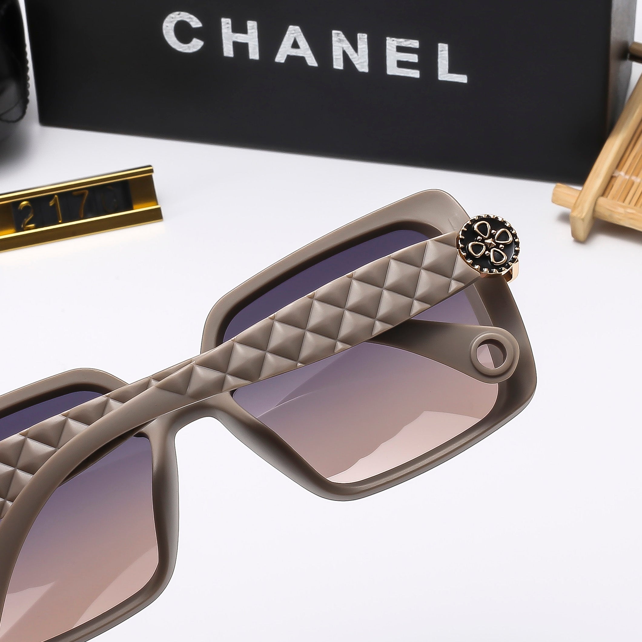 5 colors of fashionable and popular sunglasses