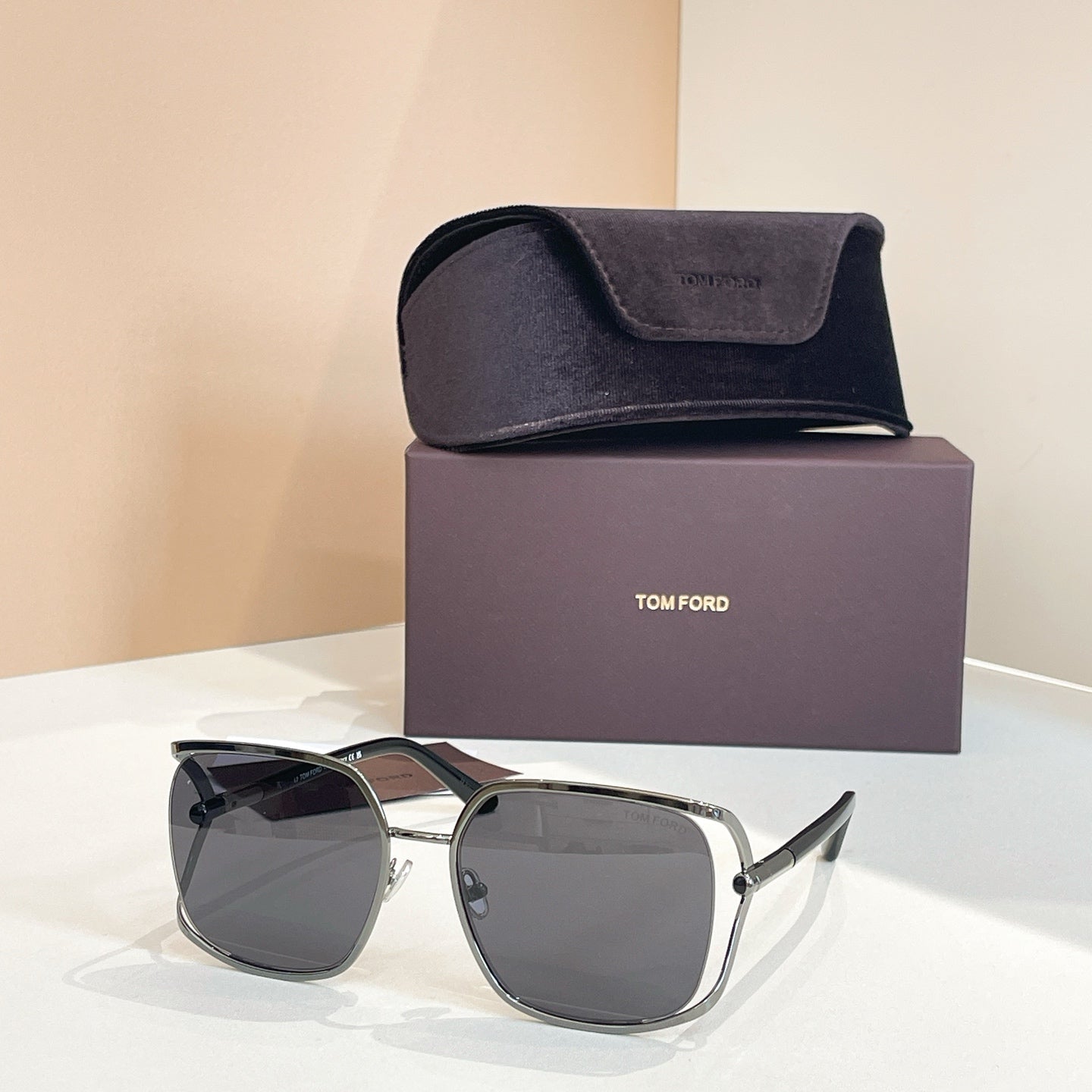 New hollow design sunglasses